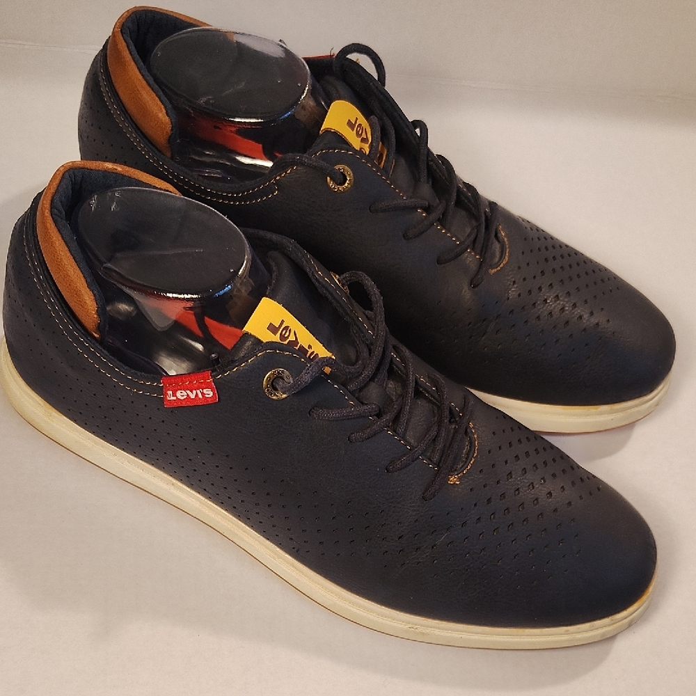 Levi's Men's Navy and Tan Sneakers
